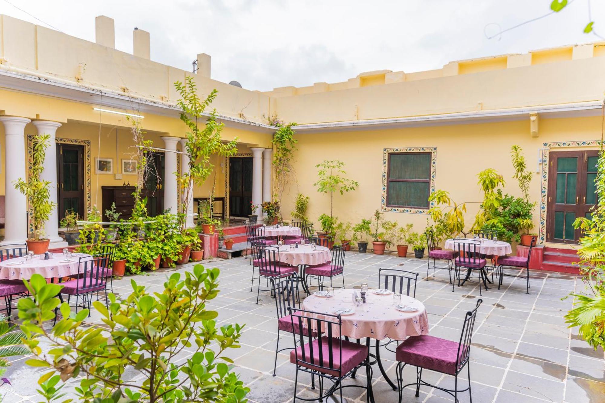 Kalyan Villa Homestay Ουνταϊπούρ Εξωτερικό φωτογραφία