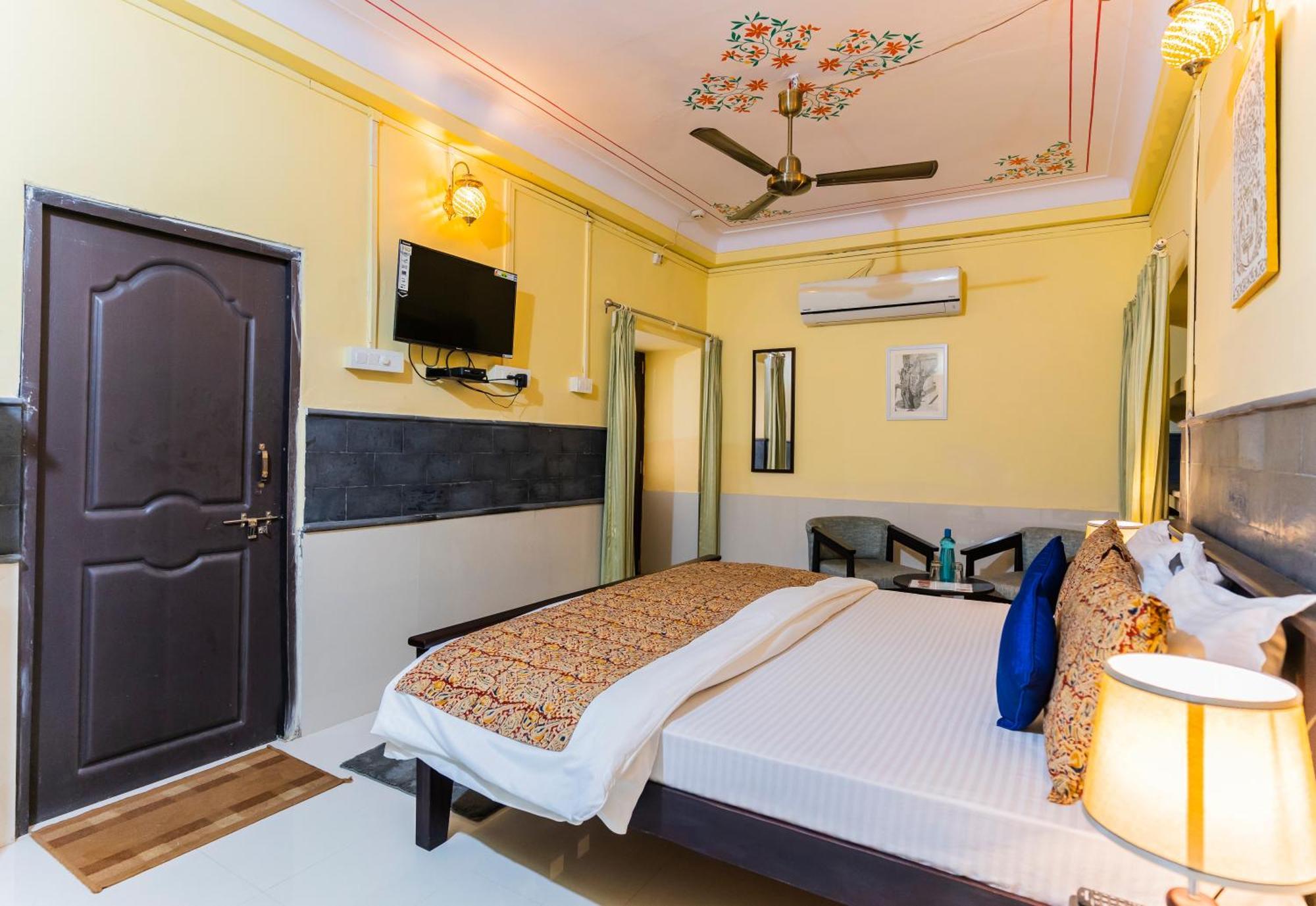 Kalyan Villa Homestay Ουνταϊπούρ Εξωτερικό φωτογραφία